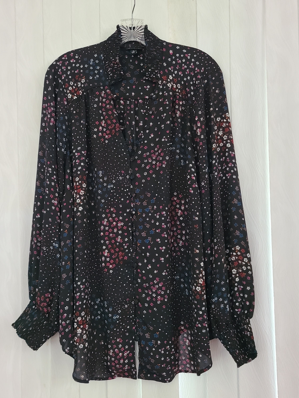 Torrid Sz 3X Black Ditsy Floral Dark Whimsical Lightweight Front Buttons Blouse